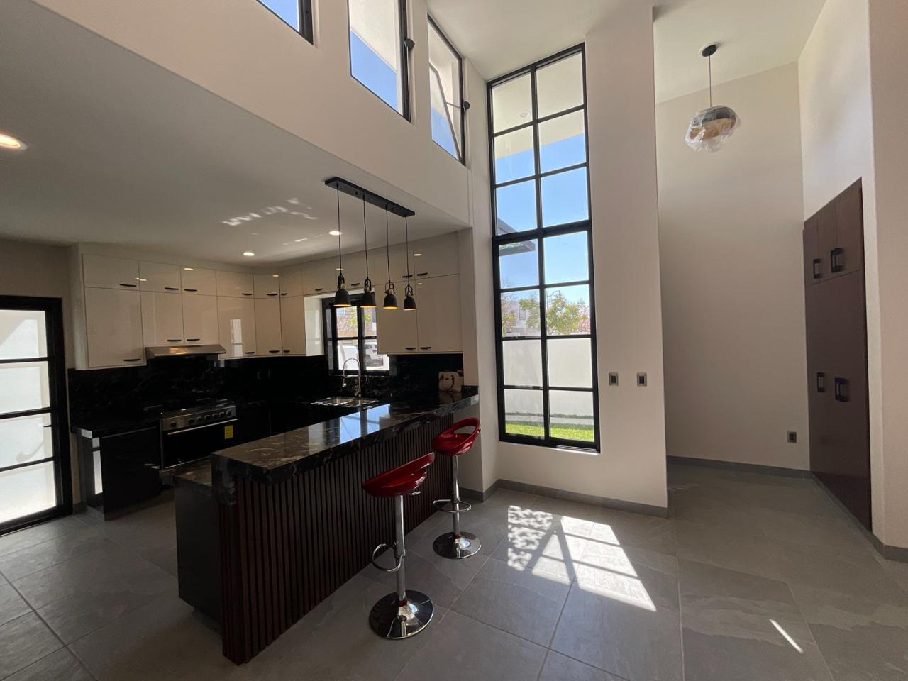 EN VENTA CASA DE 1 PLANTA MODERMA EN MAYORAZGO RESIDENCIAL